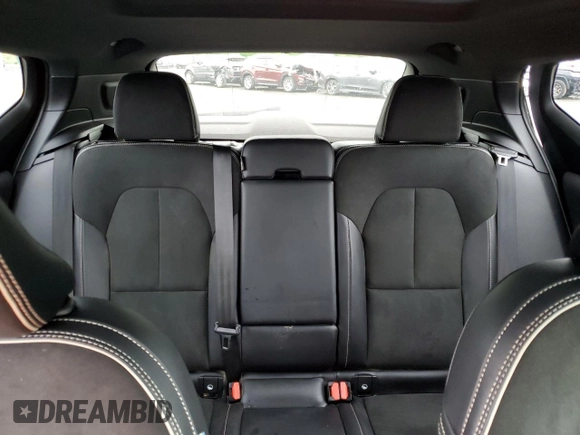 2022 Volvo XC40 Twin Plus z VIN YV4ED3UR2N2674275, wystawiony jako Copart lot #55912995 z przebiegiem Nie podano mil oraz Tytuł czysty. Historia ofert i sprzedaży dostępna na DreamBid. Obrazek 10.