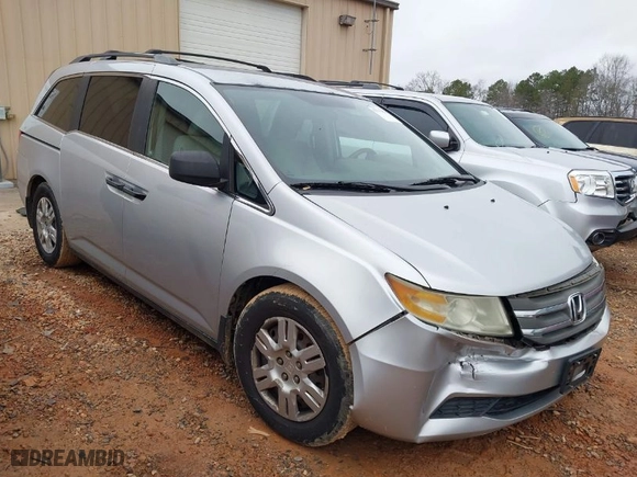 2011 Honda Odyssey LX with VIN 5FNRL5H20BB010579, listed as a IAAI auction lot 41217858 with 209,353 mi miles. Bid and sale history available at carsss.com. Image 1.