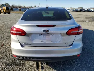 2018 Ford Focus SE with VIN 1FADP3F23JL226448, listed as a Copart auction lot 43877055 with 77,253 mi miles and Salvage Title. Bid and sale history available at carsss.com. Image 6.