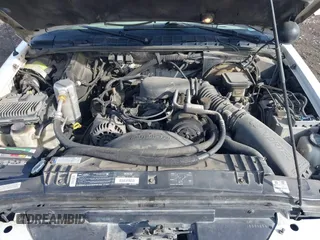 1996 GMC Jimmy SL with VIN 1GKDT13W8T2522192, listed as a IAAI auction lot 41439548 with 262,152 mi miles. Bid and sale history available at carsss.com. Image 10.
