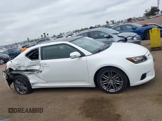 2013 Scion tC z VIN JTKJF5C70D3062150, wystawiony jako IAAI lot #42178060 z przebiegiem 97 480 mil mil oraz . Historia ofert i sprzedaży dostępna na DreamBid. Obrazek 13.