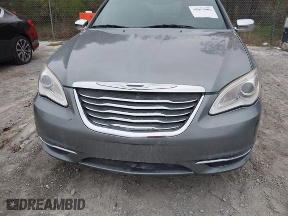 2013 Chrysler 200 Limited with VIN 1C3CCBCG4DN589768, listed as a IAAI auction lot 41201743 with 203,443 mi miles. Bid and sale history available at carsss.com. Image 6.