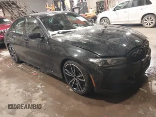 2023 BMW 3 Series 330i xDrive z VIN 3MW89FF08P8D12308, wystawiony jako IAAI lot #41152516 z przebiegiem 24 649 mil mil oraz . Historia ofert i sprzedaży dostępna na DreamBid. Obrazek 1.
