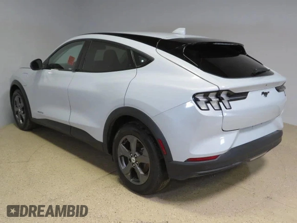 2022 Ford Mustang Mach-E Select с VIN 3FMTK1SS2NMA18639, выставлен на аукционе Copart как лот 46699415 с пробегом 8 454 миль миль и Списание • Salvage title. История ставок и продаж доступна на DreamBid. Изображение 4.