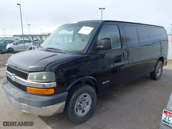 2004 Chevrolet Express Passenger with VIN 1GAHG39U641170703, listed as a IAAI auction lot 41745878 with 194,636 mi miles. Bid and sale history available at carsss.com. Image 2.