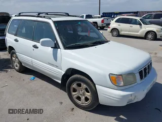 2001 Subaru Forester S w/Premium Pkg with VIN JF1SF65651H712410, listed as a IAAI auction lot 41782201 with 148,966 mi miles. Bid and sale history available at carsss.com. Image 1.