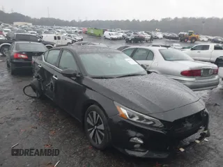 2019 Nissan Altima 2.5 SV with VIN 1N4BL4DV3KC143660, listed as a IAAI auction lot 40882186 with 112,610 mi miles. Bid and sale history available at carsss.com. Image 1.