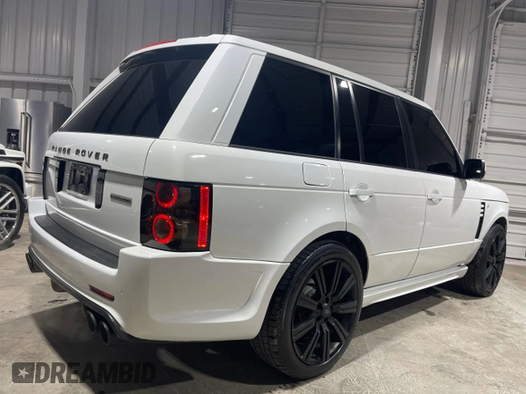 2011 Land Rover Range Rover SC z VIN SALMF1E46BA357805, wystawiony jako Copart lot #45029615 z przebiegiem 120 381 mil mil oraz Czysty tytuł • Clean title. Historia ofert i sprzedaży dostępna na DreamBid. Obrazek 4.