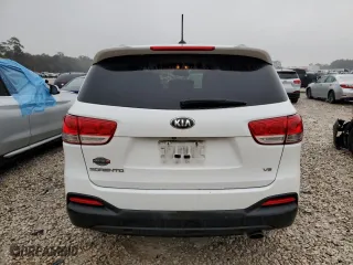 2017 Kia Sorento LX V6 with VIN 5XYPG4A50HG247469, listed as a Copart auction lot 39062484 with 84,811 mi miles and Clean Title. Bid and sale history available at carsss.com. Image 6.