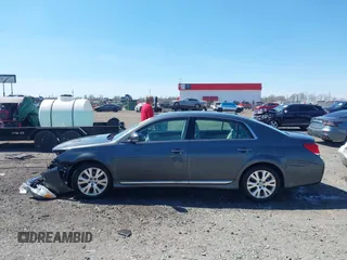 2012 Toyota Avalon z VIN 4T1BK3DB3CU440836, wystawiony jako IAAI lot #41816750 z przebiegiem 149 593 mil mil oraz . Historia ofert i sprzedaży dostępna na DreamBid. Obrazek 14.