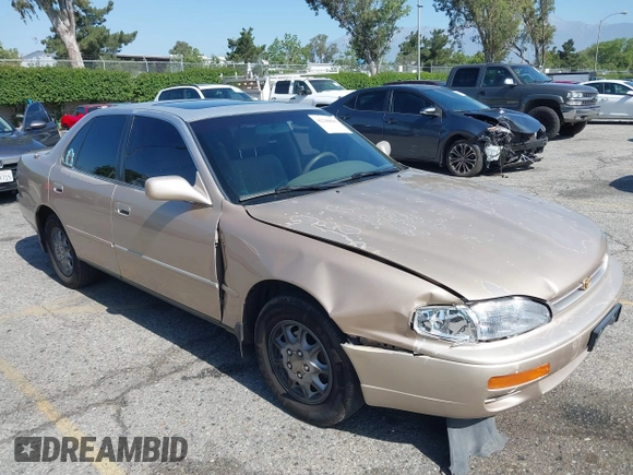 1996 Toyota Camry DX z VIN JT2BG12K0T0347950, wystawiony jako IAAI lot #42248890 z przebiegiem 264 017 mil mil oraz . Historia ofert i sprzedaży dostępna na DreamBid. Obrazek 1.