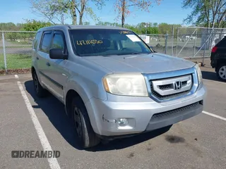 2011 Honda Pilot LX with VIN 5FNYF4H26BB100266, listed as a IAAI auction lot 42111030 with 262,955 mi miles. Bid and sale history available at carsss.com. Image 1.