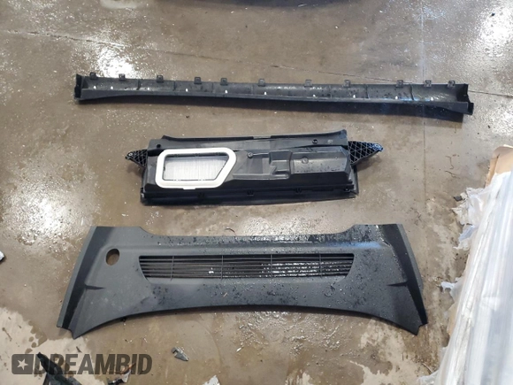 2023 Tesla Model Y Long Range z VIN 7SAYGAEE5PF672546, wystawiony jako Copart lot #42779065 z przebiegiem 27 570 mil mil oraz Nie do naprawy • Non repairable. Historia ofert i sprzedaży dostępna na DreamBid. Obrazek 13.