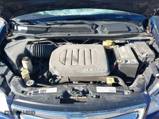 2015 Chrysler Town & Country Touring-L with VIN 2C4RC1CG3FR539305, listed as a IAAI auction lot 41621556 with 160,582 mi miles. Bid and sale history available at carsss.com. Image 10.