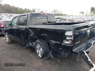 2021 Ram 1500 Big Horn z VIN 1C6RREFG1MN532758, wystawiony jako IAAI lot #41395774 z przebiegiem 66 750 mil mil oraz . Historia ofert i sprzedaży dostępna na DreamBid. Obrazek 13.