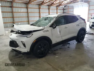 2025 Buick Encore GX Sport Touring с VIN KL4AMDSL2SB121914, выставлен на аукционе Copart как лот 51516755 с пробегом 6 059 миль миль и Списание • Salvage title. История ставок и продаж доступна на DreamBid. Изображение 1.