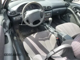 2002 Pontiac Sunfire SE z VIN 1G2JB124927312790, wystawiony jako Copart lot #55923795 z przebiegiem 106 983 mil mil oraz Tytuł czysty. Historia ofert i sprzedaży dostępna na DreamBid. Obrazek 8.