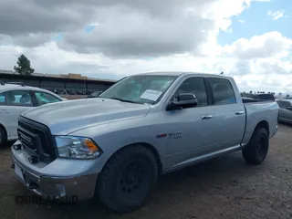 2015 Ram 1500 Big Horn z VIN 1C6RR7LM1FS728001, wystawiony jako IAAI lot #41421255 z przebiegiem 125 037 mil mil oraz . Historia ofert i sprzedaży dostępna na DreamBid. Obrazek 6.