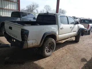 2021 Toyota Tacoma SR z VIN 3TMCZ5AN4MM373247, wystawiony jako IAAI lot #41982617 z przebiegiem 45 692 mil mil oraz . Historia ofert i sprzedaży dostępna na DreamBid. Obrazek 4.