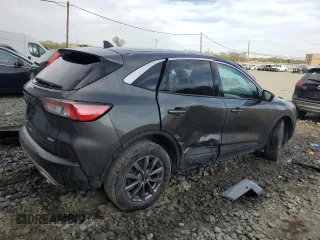 2020 Ford Escape SE z VIN 1FMCU9G65LUA04361, wystawiony jako Copart lot #53974145 z przebiegiem 78 305 mil mil oraz Szkoda całkowita • Salvage title. Historia ofert i sprzedaży dostępna na DreamBid. Obrazek 3.
