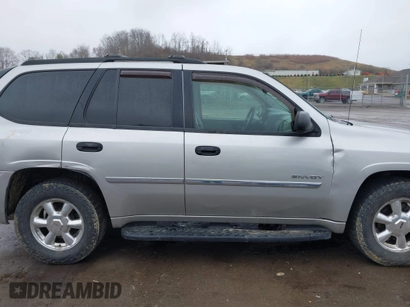 2006 GMC Envoy SLE z VIN 1GKDT13S562187698, wystawiony jako IAAI lot #41808778 z przebiegiem 167 023 mil mil oraz . Historia ofert i sprzedaży dostępna na DreamBid. Obrazek 13.