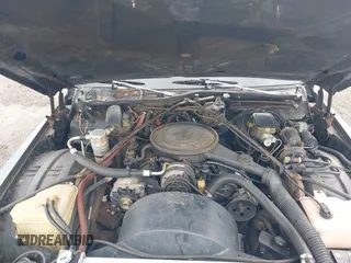 1985 Cadillac Fleetwood z VIN 1G6DW6989F9741010, wystawiony jako IAAI lot #41872467 z przebiegiem 75 417 mil mil oraz . Historia ofert i sprzedaży dostępna na DreamBid. Obrazek 10.