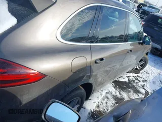2016 Porsche Cayenne z VIN WP1AA2A21GLA05440, wystawiony jako IAAI lot #41358574 z przebiegiem 96 167 mil mil oraz . Historia ofert i sprzedaży dostępna na DreamBid. Obrazek 4.