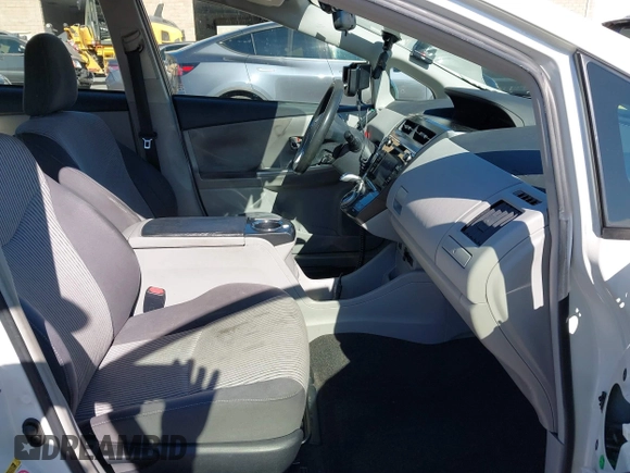 2017 Toyota Prius v Two with VIN JTDZN3EU4HJ066269, listed as a IAAI auction lot 41648895 with 130,727 mi miles. Bid and sale history available at carsss.com. Image 5.