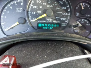 2000 Chevrolet Silverado 1500 with VIN 1GCEC14W6YZ228318, listed as a IAAI auction lot 41609151 with 299,432 mi miles. Bid and sale history available at carsss.com. Image 7.