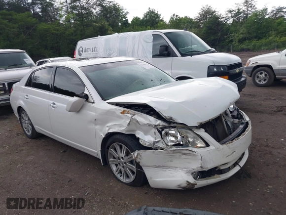 2005 Toyota Avalon XL z VIN 4T1BK36B65U032377, wystawiony jako IAAI lot #42100475 z przebiegiem Nie podano mil oraz . Historia ofert i sprzedaży dostępna na DreamBid. Obrazek 1.