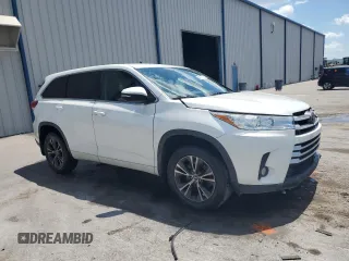 2018 Toyota Highlander LE z VIN 5TDBZRFH4JS890548, wystawiony jako Copart lot #56752715 z przebiegiem 54 152 mil mil oraz Szkoda całkowita • Salvage title. Historia ofert i sprzedaży dostępna na DreamBid. Obrazek 4.