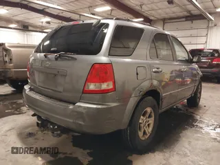 2004 Kia Sorento LX with VIN KNDJC733545251146, listed as a IAAI auction lot 41588725 with 139,571 mi miles. Bid and sale history available at carsss.com. Image 4.