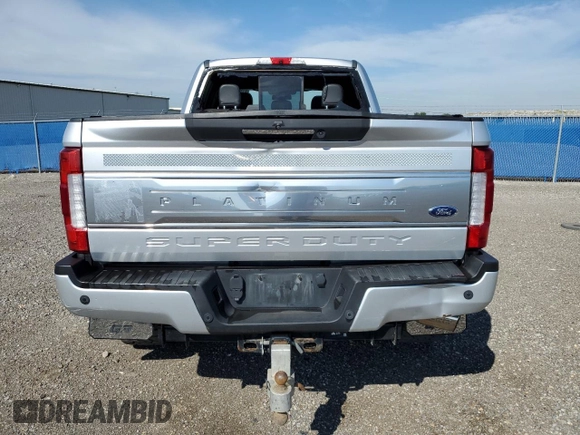 2018 Ford F-350 XL z VIN 1FT8W3BT1JEB01191, wystawiony jako Copart lot #61360815 z przebiegiem 211 542 mil mil oraz Czysty tytuł • Clean title. Historia ofert i sprzedaży dostępna na DreamBid. Obrazek 6.