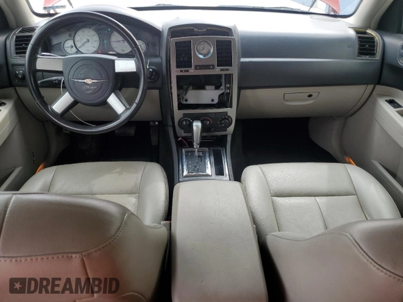2007 Chrysler 300 Touring z VIN 2C3KA53G57H858764, wystawiony jako Copart lot #50928775 z przebiegiem 129 258 mil mil oraz Szkoda całkowita • Salvage title. Historia ofert i sprzedaży dostępna na DreamBid. Obrazek 8.