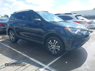 2017 Toyota RAV4 LE z VIN JTMZFREV3HJ712555, wystawiony jako IAAI lot #42233808 z przebiegiem 86 294 mil mil oraz . Historia ofert i sprzedaży dostępna na DreamBid. Obrazek 1.