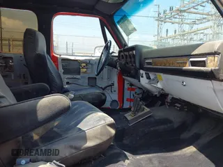 1991 GMC Suburban z VIN 1GKGR26N7MF513031, wystawiony jako IAAI lot #42179575 z przebiegiem 68 871 mil mil oraz . Historia ofert i sprzedaży dostępna na DreamBid. Obrazek 5.