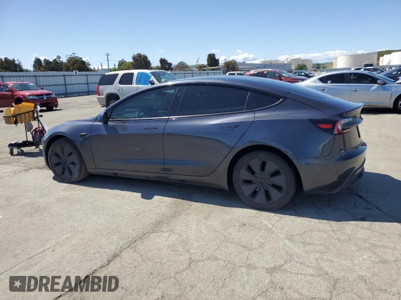 2024 Tesla Model 3 z VIN 5YJ3E1EA9RF820808, wystawiony jako Copart lot #51255605 z przebiegiem 12 216 mil mil oraz Szkody całkowita. Historia ofert i sprzedaży dostępna na DreamBid. Obrazek 2.