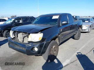 2007 Toyota Tacoma PreRunner with VIN 5TETU62NX7Z337556, listed as a IAAI auction lot 41664640 with 196,171 mi miles. Bid and sale history available at carsss.com. Image 2.