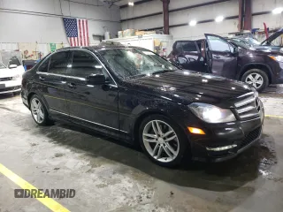2013 Mercedes-Benz C 300 Sport z VIN WDDGF8AB0DR288122, wystawiony jako Copart lot #55216405 z przebiegiem 158 303 mil mil oraz Szkoda całkowita • Salvage title. Historia ofert i sprzedaży dostępna na DreamBid. Obrazek 4.