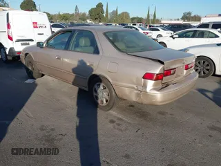 1998 Toyota Camry LE z VIN 4T1BF28K4WU057663, wystawiony jako IAAI lot #41329614 z przebiegiem 145 034 mil mil oraz . Historia ofert i sprzedaży dostępna na DreamBid. Obrazek 3.