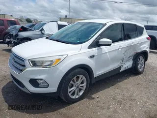 2019 Ford Escape SE z VIN 1FMCU0GD1KUA12322, wystawiony jako IAAI lot #42232033 z przebiegiem 141 764 mil mil oraz . Historia ofert i sprzedaży dostępna na DreamBid. Obrazek 17.