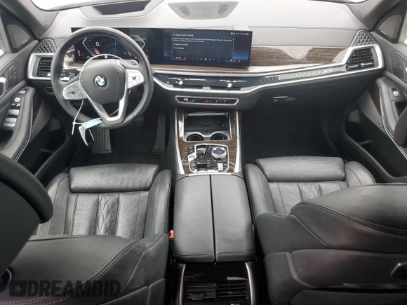 2024 BMW X7 xDrive40i z VIN 5UX23EM06R9S67707, wystawiony jako Copart lot #50916935 z przebiegiem 27 958 mil mil oraz Szkoda całkowita • Salvage title. Historia ofert i sprzedaży dostępna na DreamBid. Obrazek 8.