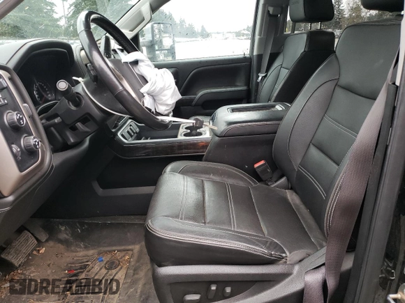 2016 GMC Sierra 3500HD Denali z VIN 1GT42YE82GF140938, wystawiony jako Copart lot #52556095 z przebiegiem 136 654 mil mil oraz Szkoda całkowita • Salvage title. Historia ofert i sprzedaży dostępna na DreamBid. Obrazek 7.