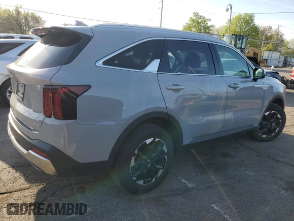 2024 Kia Sorento S z VIN 5XYRLDJC5RG289186, wystawiony jako Copart lot #53971495 z przebiegiem 9711 mil mil oraz Szkoda całkowita • Salvage title. Historia ofert i sprzedaży dostępna na DreamBid. Obrazek 3.