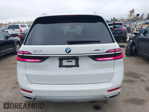 2025 BMW X7 xDrive40i z VIN 5UX23EM06S9X93597, wystawiony jako IAAI lot #42182551 z przebiegiem 6933 mil mil oraz . Historia ofert i sprzedaży dostępna na DreamBid. Obrazek 17.