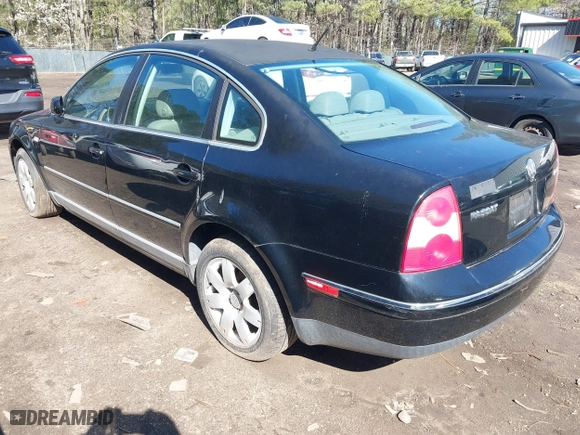 2003 Volkswagen Passat GLX with VIN WVWTH63B43P299509, listed as a IAAI auction lot 41775005 with 137,271 mi miles. Bid and sale history available at carsss.com. Image 3.