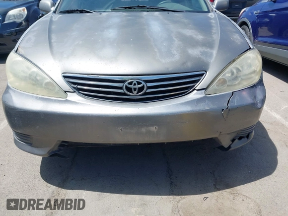 2005 Toyota Camry STD z VIN 4T1BE32K95U556765, wystawiony jako IAAI lot #42288424 z przebiegiem 232 413 mil mil oraz . Historia ofert i sprzedaży dostępna na DreamBid. Obrazek 13.