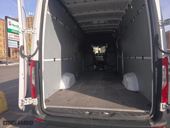2022 Mercedes-Benz Sprinter Cargo Van with VIN W1Y4DCHYXNT090972, listed as a Copart auction lot 44685845 with 395 mi miles and Clean Title. Bid and sale history available at carsss.com. Image 6.