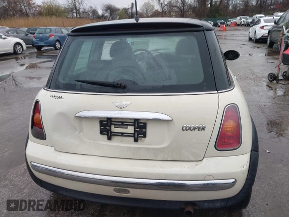 2004 MINI Hardtop with VIN WMWRC33434TJ60941, listed as a IAAI auction lot 39078161 with 143,107 mi miles and . Bid and sale history available at DreamBid. Image 17.