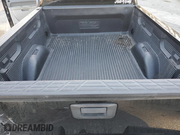 2011 GMC Sierra 1500 Work Truck z VIN 1GTN1TE01BZ402203, wystawiony jako Copart lot #86602954 z przebiegiem 145 144 mil mil oraz Szkody całkowita. Historia ofert i sprzedaży dostępna na DreamBid. Obrazek 10.